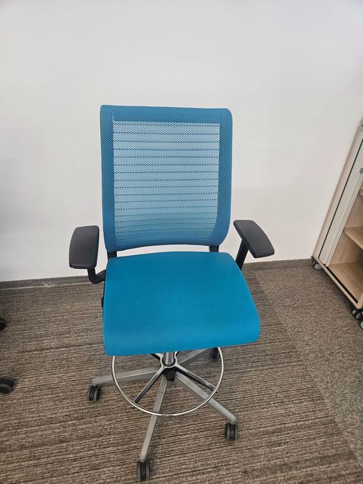 Стол для переговоров с 5 стульями