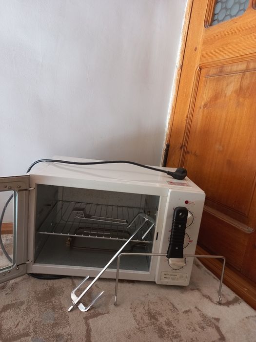 Gril pishiradigan pech