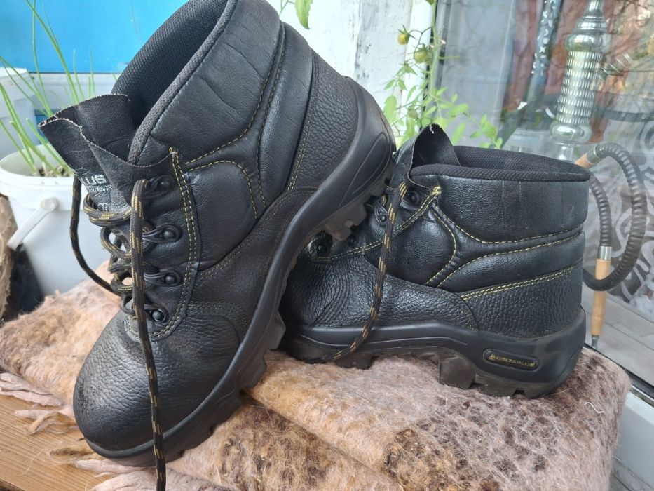 Продам ботинки рабочие