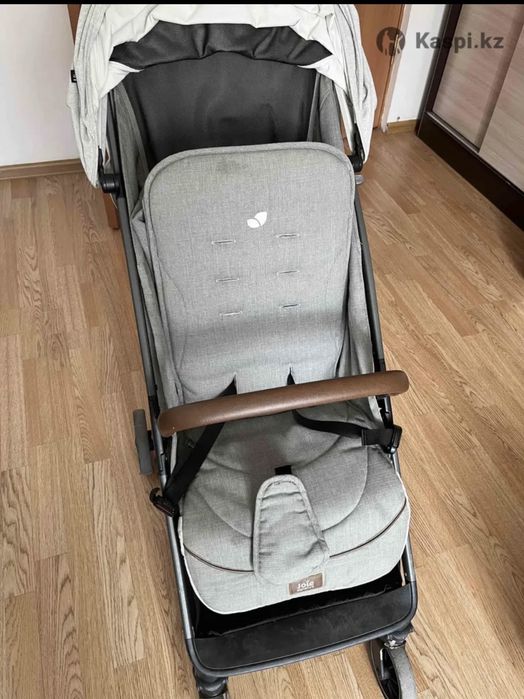 Детская прогулочная коляска