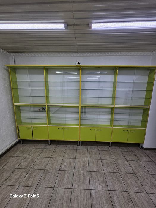 Продам ветрины 2 шт