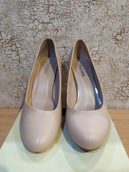 Выходные бежевые туфли