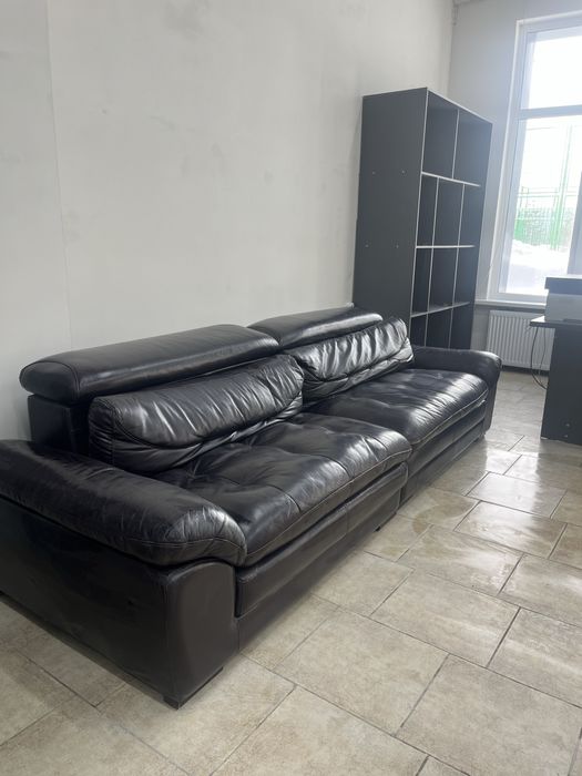 Продам кожаный диван