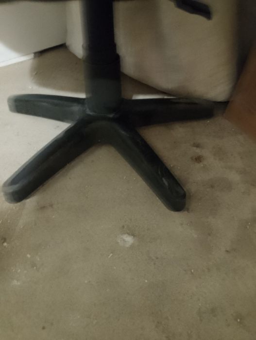 Стол на колелца за резервни части. Изкуствена кожа.