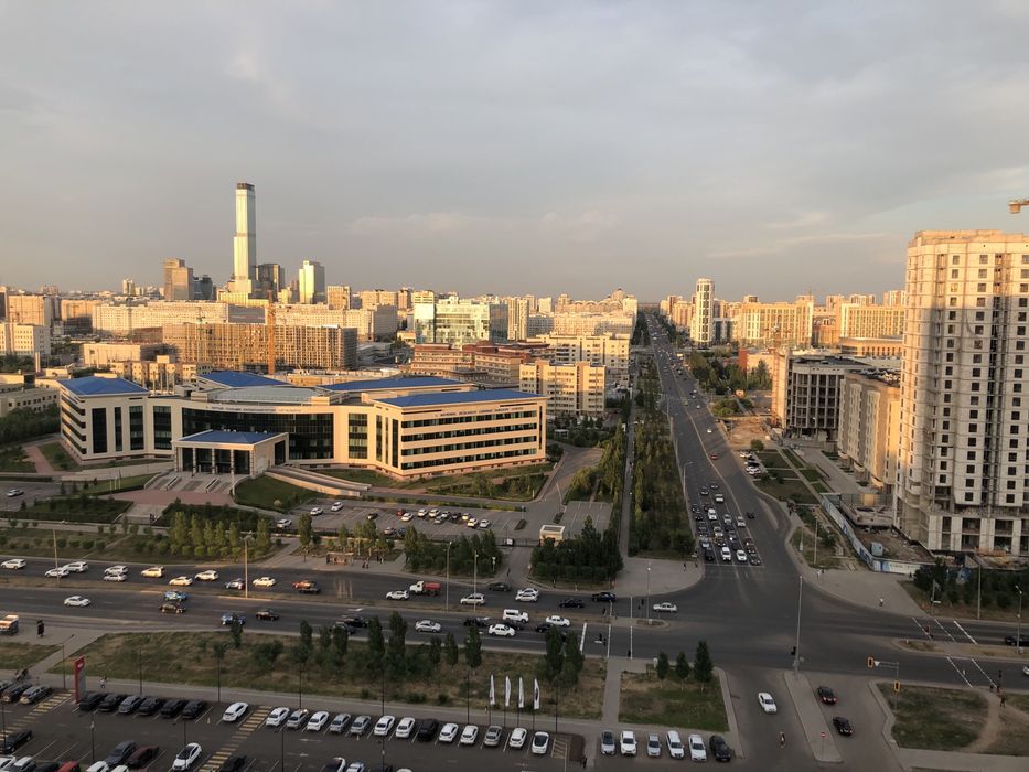 Левый берег. Хан шатыр. Медцентры.