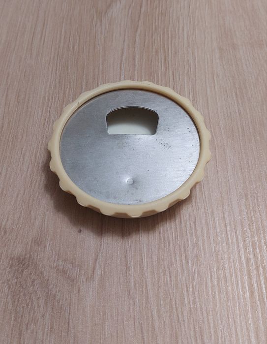 Стара колекционерска отварачка Coca-Cola