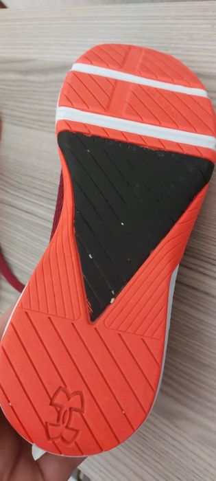 Under Armour -Women TriBade rising 4