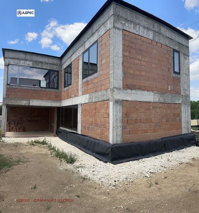 Продава се Къща в Плевен, Кайлъка - 256 кв.м за 1465 €/кв.м - Снимка #1