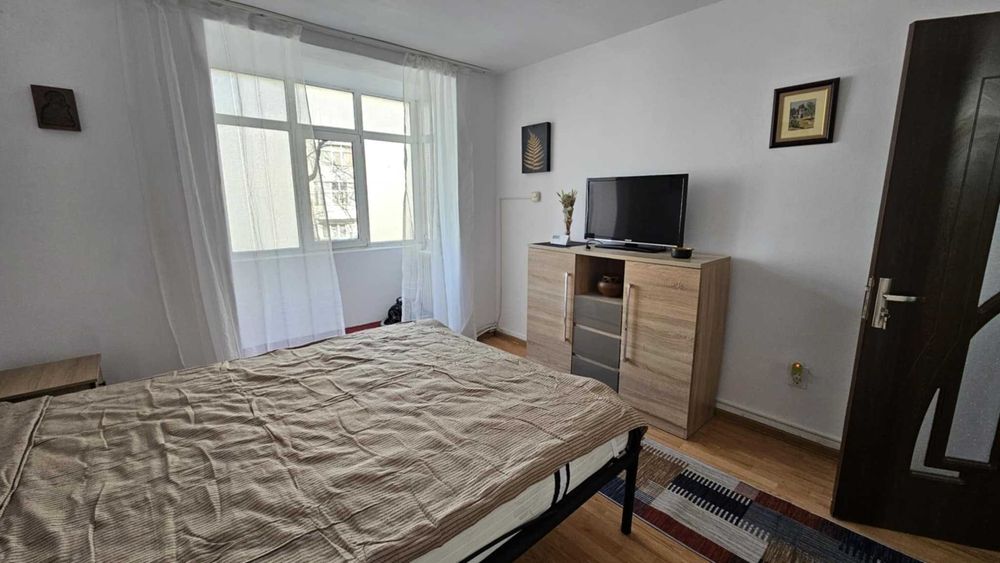 Apartament 3 camere decomandat de închiriat Podu Roș