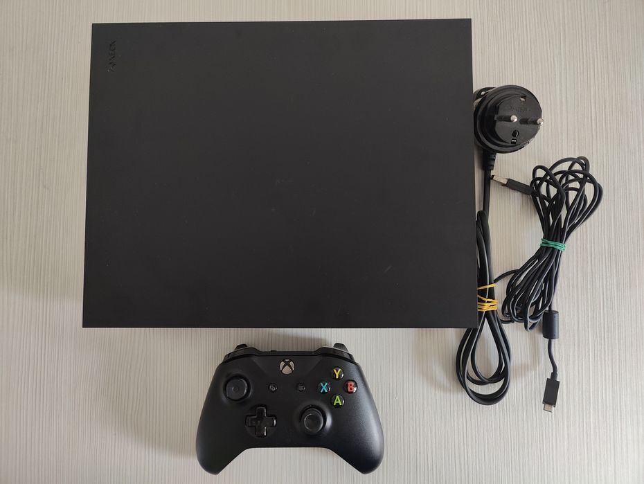 Xbox One X - 1 TB