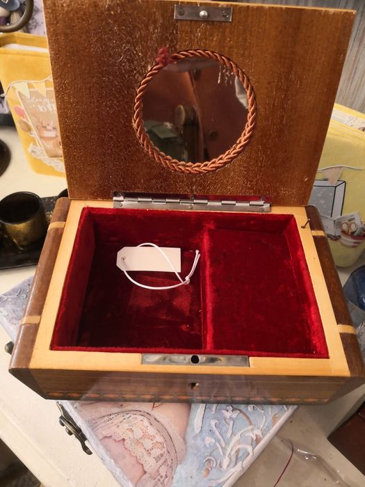 бижутерки кадифе, порцелан, сребро