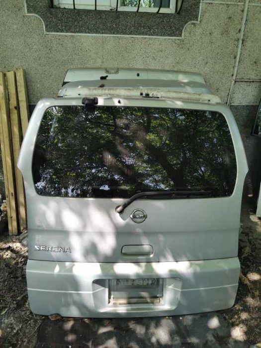 Крышка багажника Nissan Serena C24