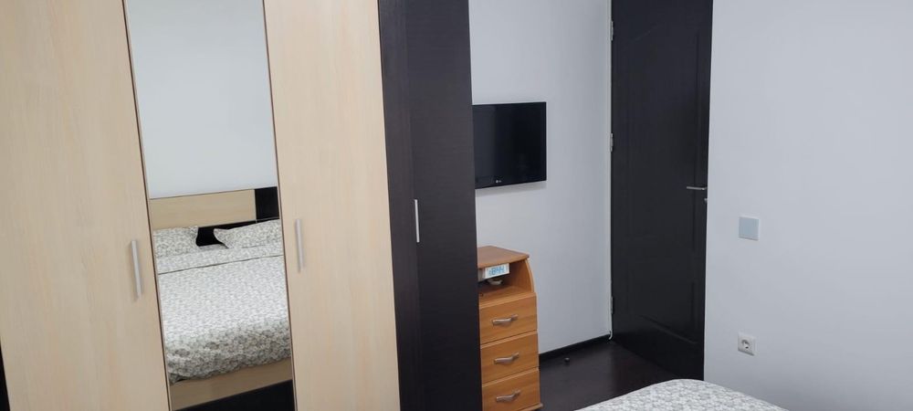 Mobilier dormitor format din dulap ,pat comodede pat si comoda pt .tv