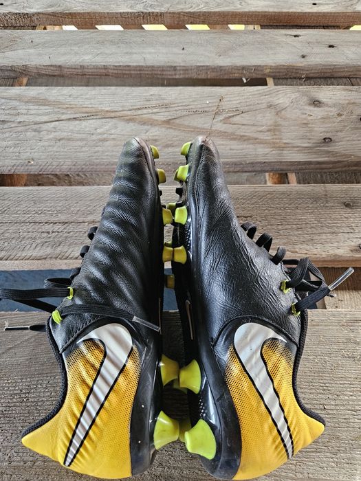 Tiempo Nike fotbal