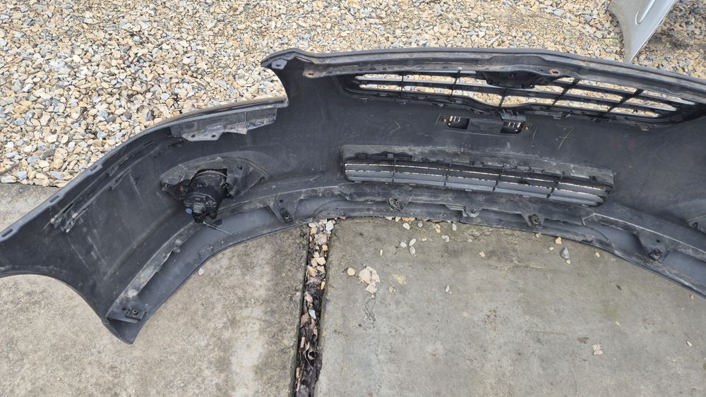 Оригинални Предни Брони за Тойота Авенсис Т25 Фейс 2006- 2009г