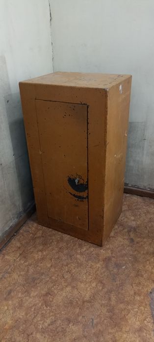 Сейф металлический