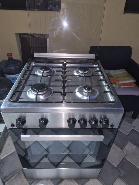 Vând Aragaz BEKO inox