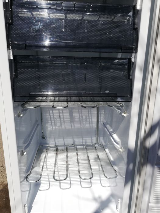 Продавам фризер силтал 235л