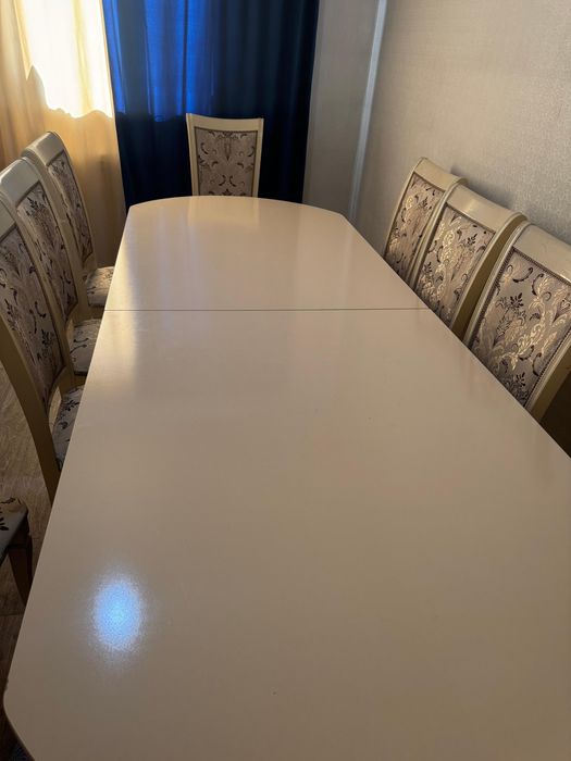 Гостевой стол и 12 стульев