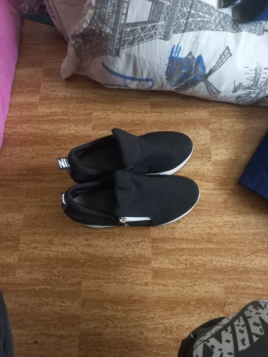 Продам кроссовки