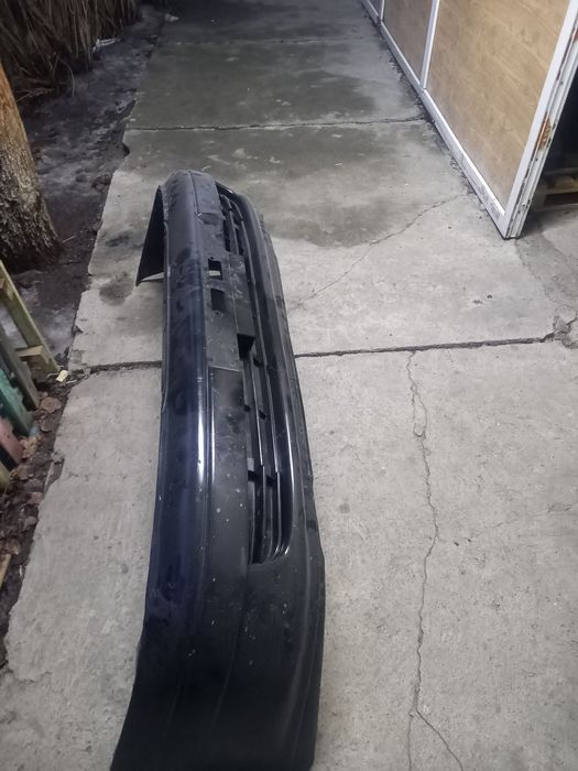 Передний бампер Тойота Карина Е