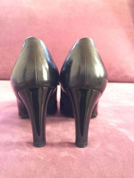 Продам итальянские ботильоны GODE