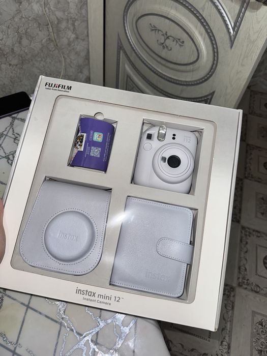 Продам Instax mini 12 белый с коробкой