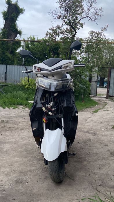 Мопед м8 на ходу обмен интересует на айфон 11 про и выше