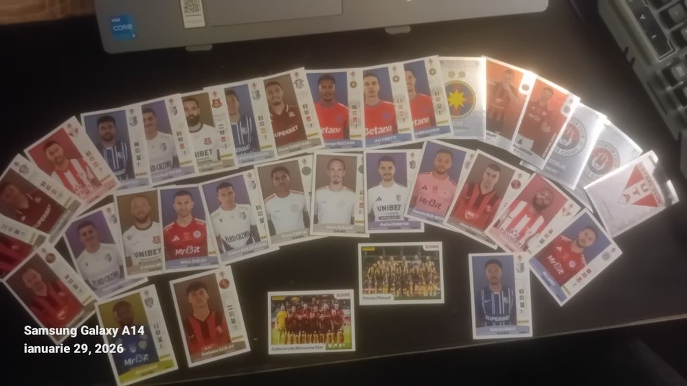 Vand cartonașe panini Superliga 2025-2026 tot din poza