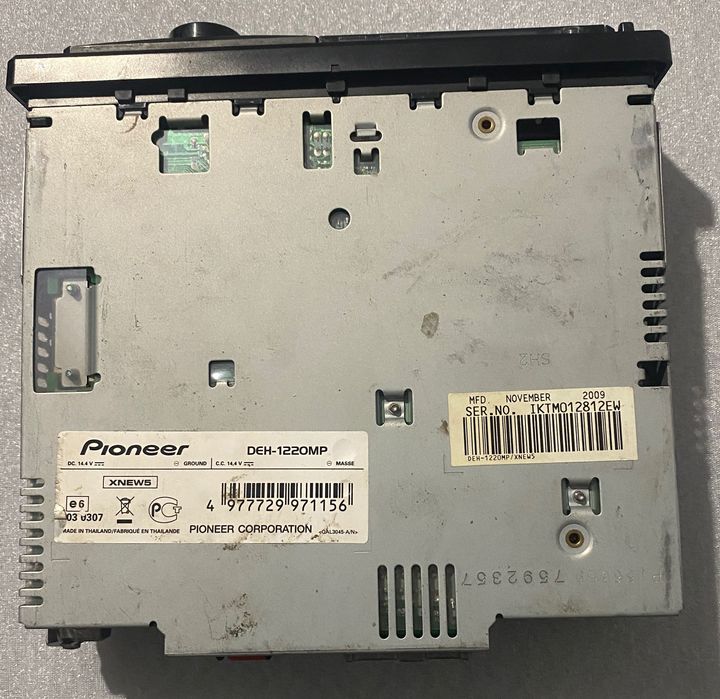Radio auto cu CD-player marca Pioneer DEH-1200MP AM/FM/CD/AUX/MP3