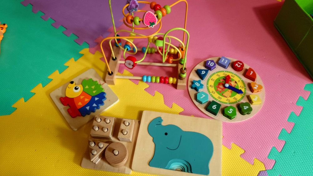 Jucarii 3+ Labirint, puzzle forme geometrice, ceas, elefanti, arici.