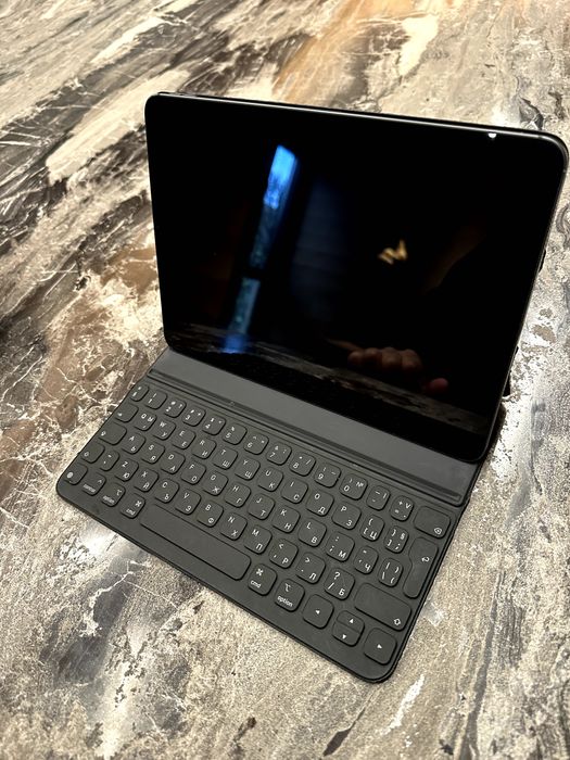 IPad Pro 11 инча 2 gen  Space Black Запазен