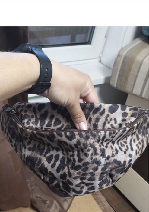 Новая. Поясная леопардовая сумка.