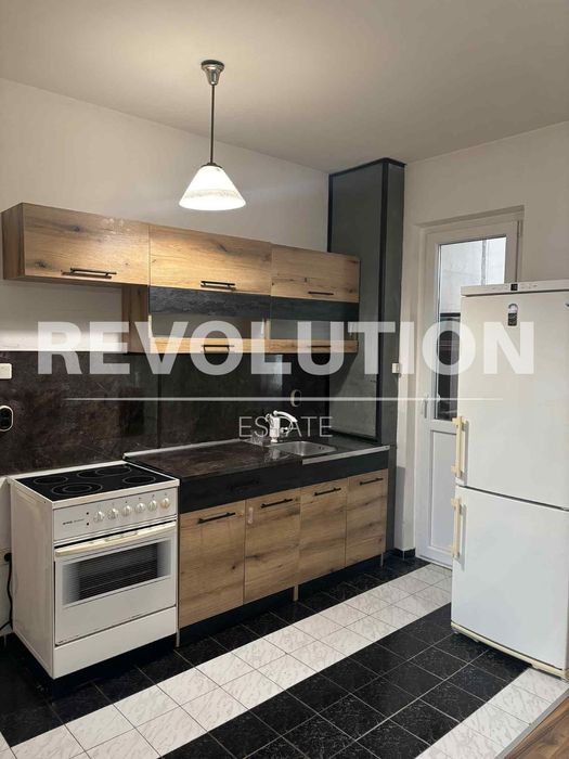 Тристаен апартамент в района на кв. Кючук Париж