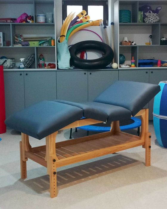 Masă de masaj - staționară profesională. Pat de masaj făcut pe comandă