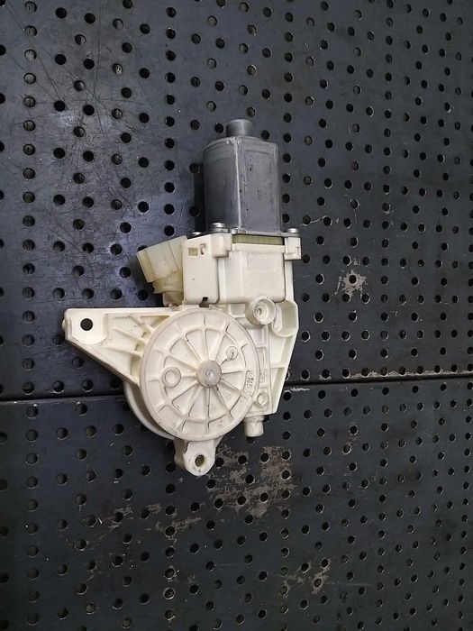 Motoras macara dreapta fata mercedes vito w447 a4479063600 c13835100 0130822313