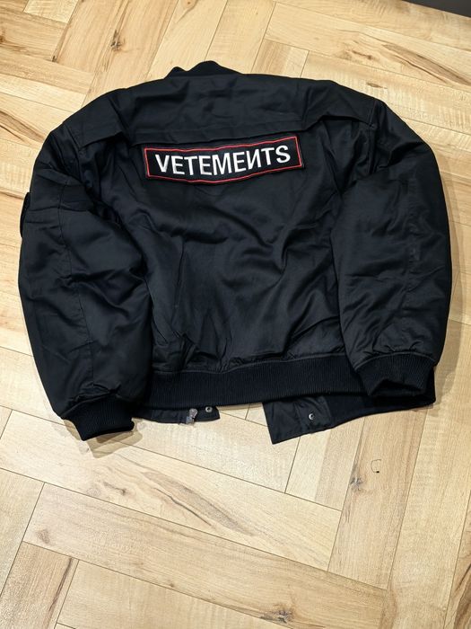 Бомбер vetements police
