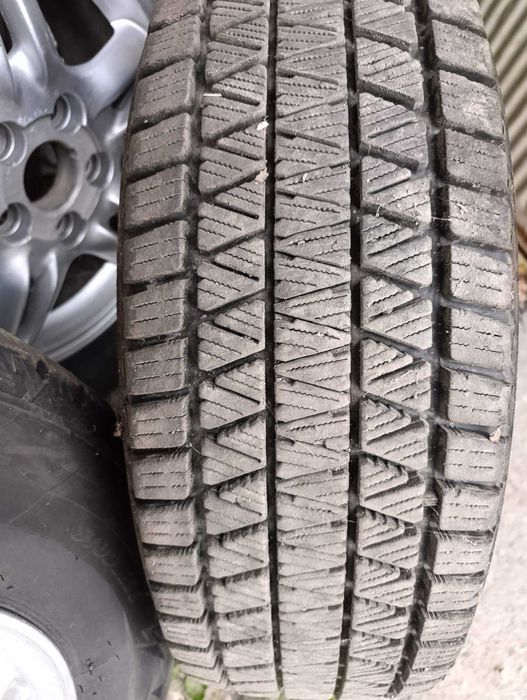Автомобилни гуми Bridgestone с лети джанти