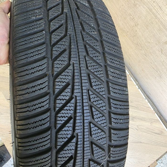 Hankook Ion I*cept 215 45 20 Зимни