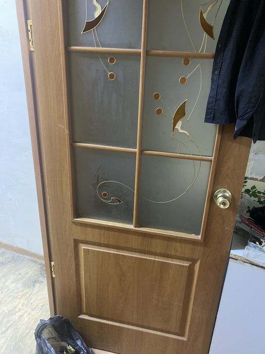 дверь продам со стеклом