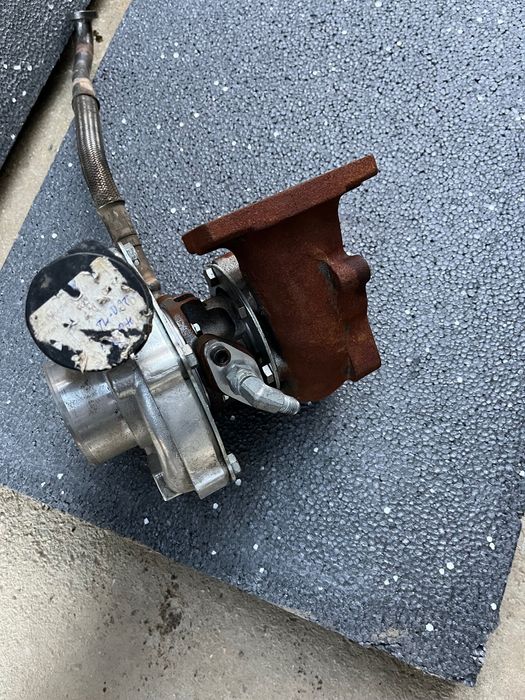 Турбо T3T4 , изпускател Т25 и двете маслени магистрали.