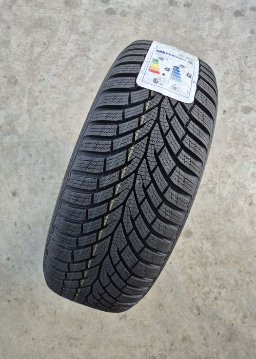 O bucată 205/55 R16 M+S iarnă - una Continental Pirelli