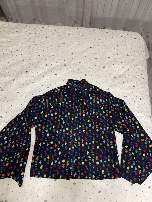 Женская рубашка с ярким принтом