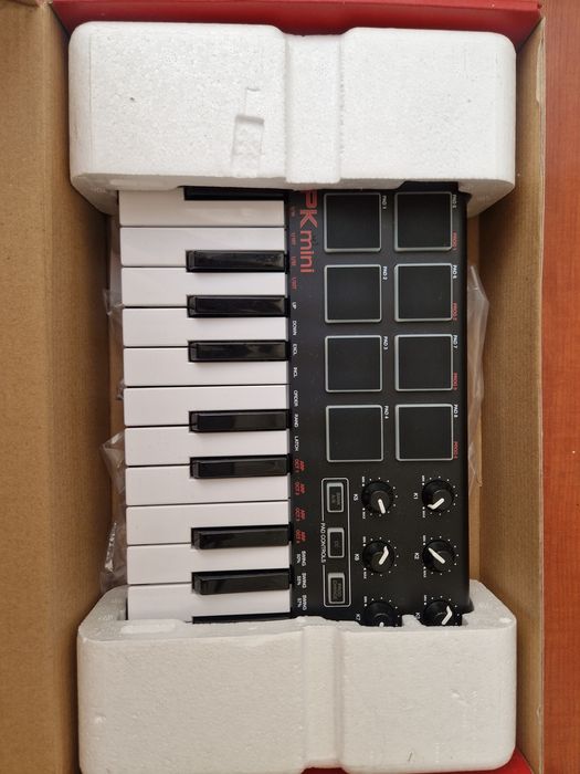 Midi-контроллер, Миди-клавиатура AKAI PRO MPK MINI MK2