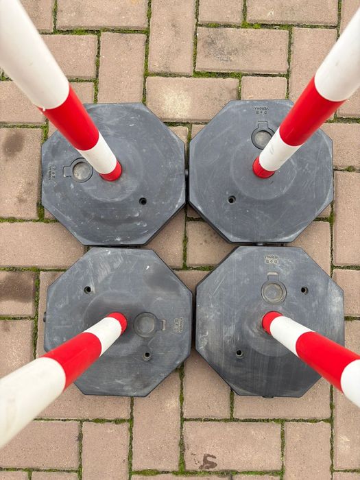 4 stâlpi semnalizare trafic cu lanț