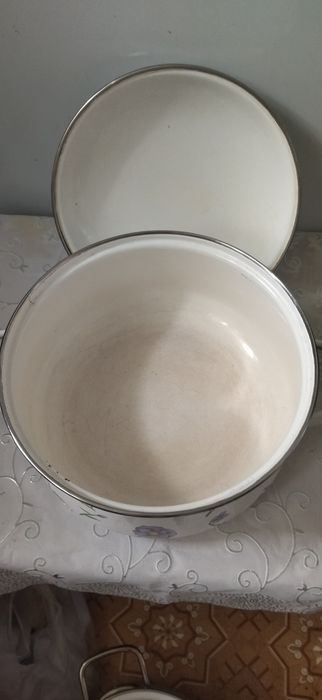 продам кастрюли эмалированные