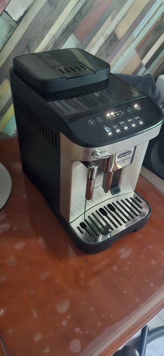 Продавам Delonghi Magnefika evo