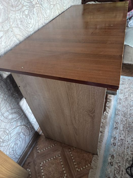 Продам столик письменный