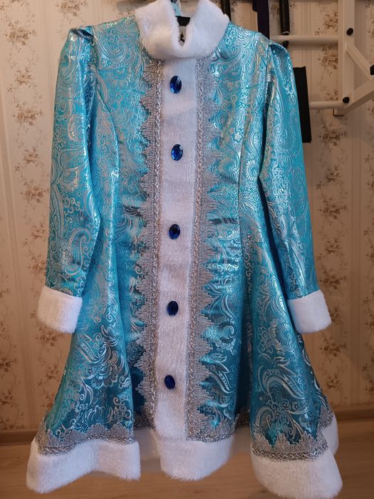 Продам платье на девочку 5-7 лет