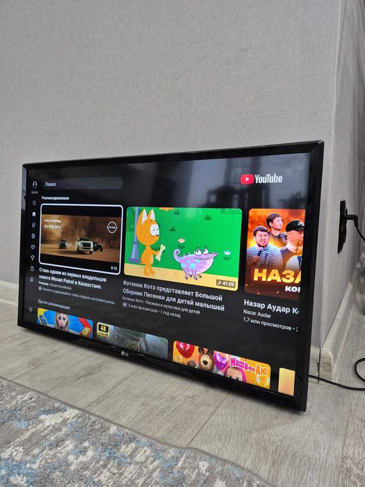 81sm Smart TV Wi-Fi с кронштейном